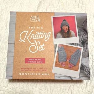 Knitting Set | Winter Hat and Fingerless Gloves